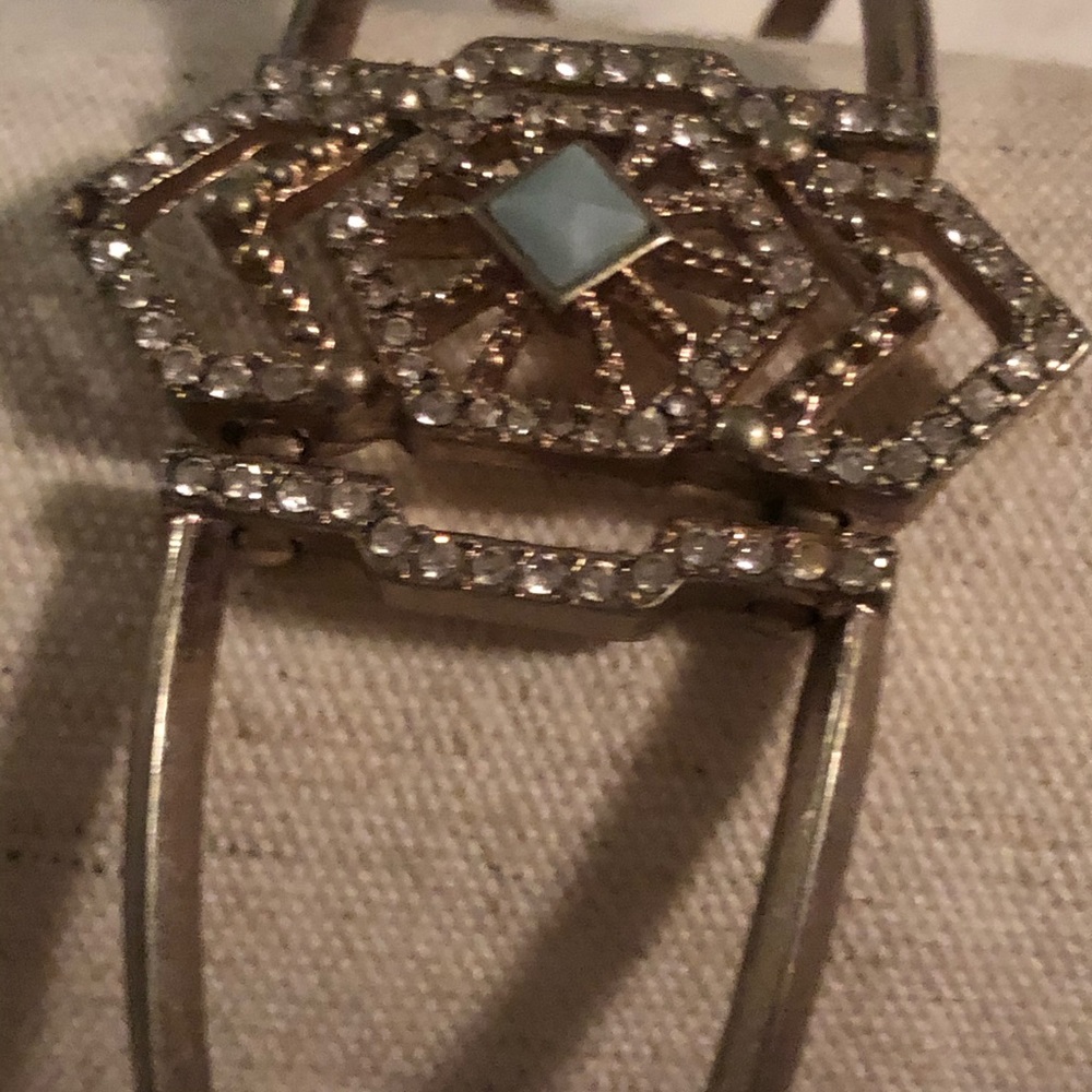🌴Chloe+Isabel Portico toggle clasp cuff